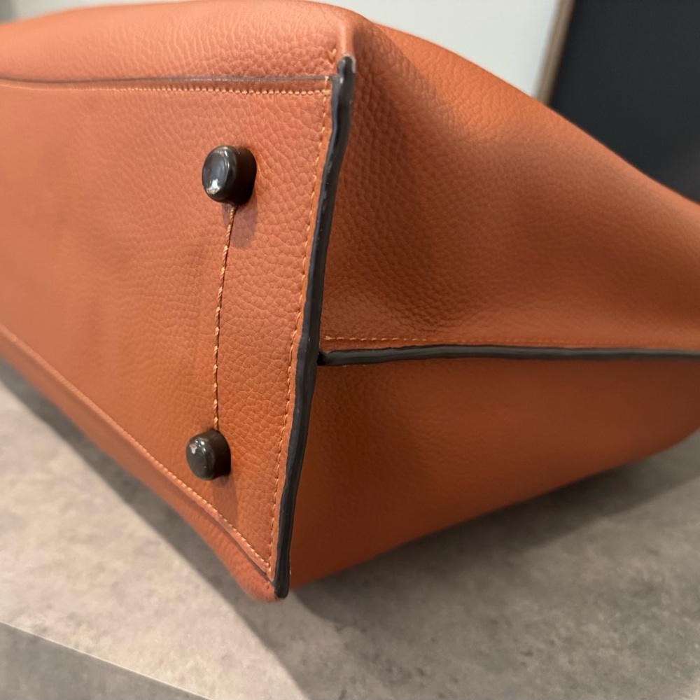 ❤️Coach Willow C0692 Colorblock Polished Pebble Leather Saddle/Gunmetal Tote - Picture 5 of 13